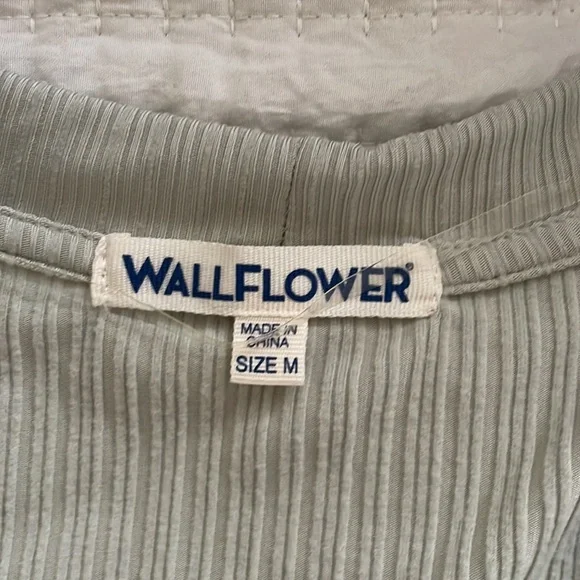 Juniors Cropped Cardigan. Size Medium. Light Green. - Picture 3 of 5